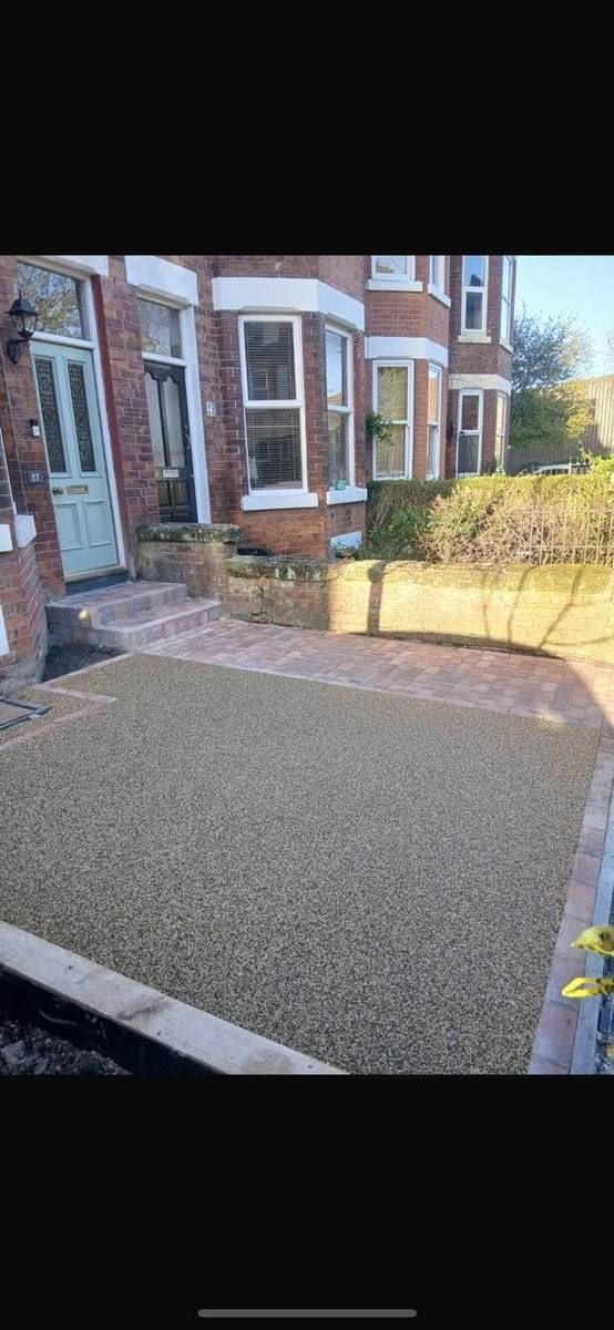 Resin bound driveway installed by RY Garden & Landscaping